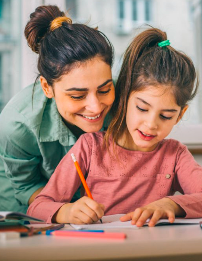 Enfant faisant ses devoirs – guide soutien scolaire parents Les Andelys Eure